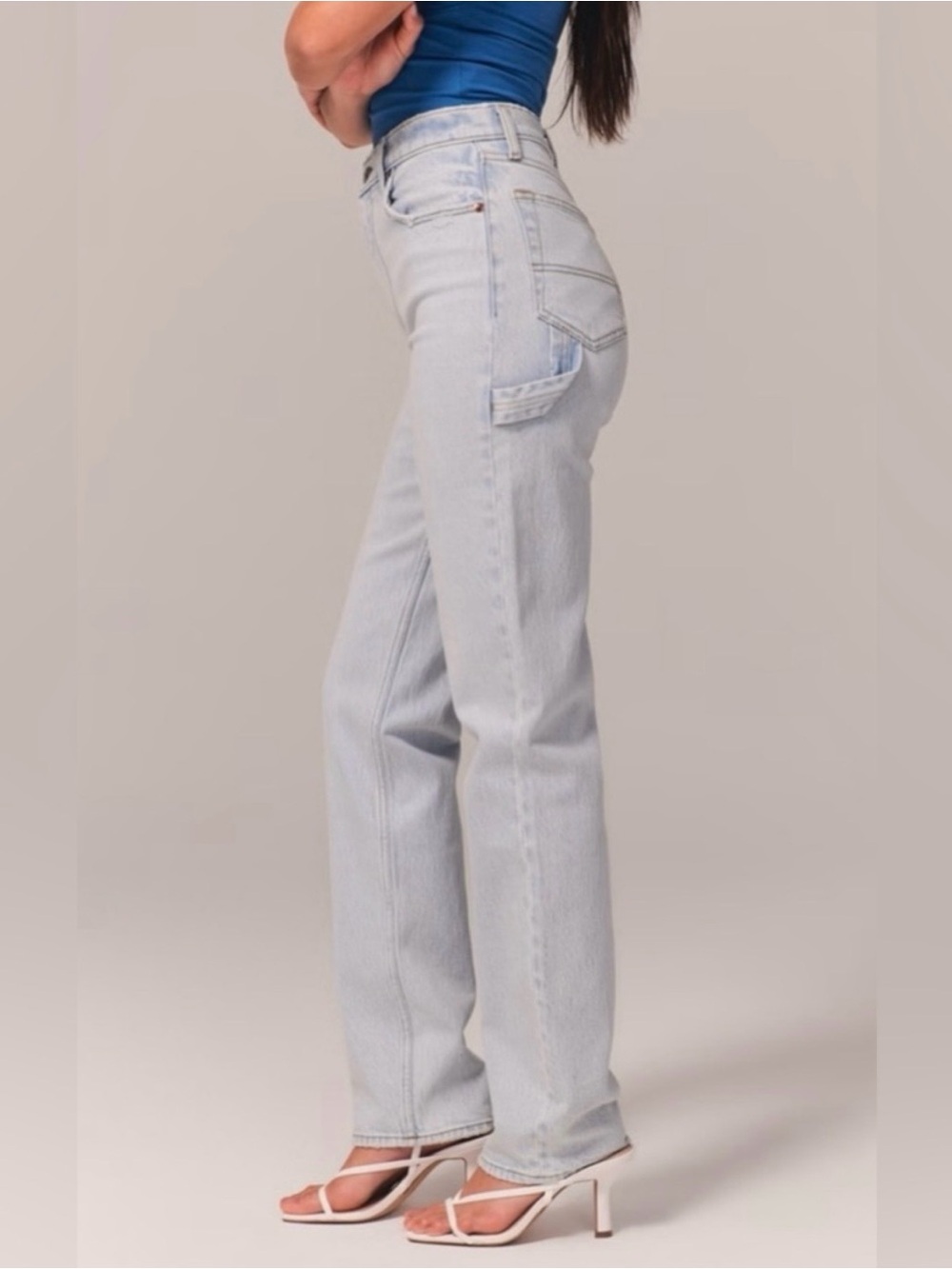 Abercrombie & Fitch 90s Straight Ultra High Rise Carpenter Jean in Light Wash